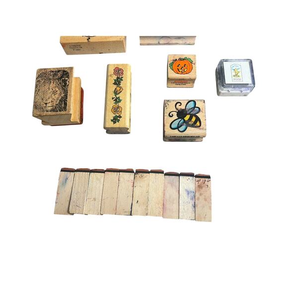 Mixed Lot of 16 Stamps Vintage &‎ Modern | Halloween Pumpkin Flowers Bee Lion - Picture 5 of 13